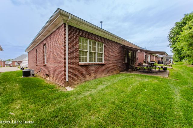 7120 Brett Frazier Dr, Louisville, KY 40291