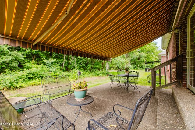 7120 Brett Frazier Dr, Louisville, KY 40291
