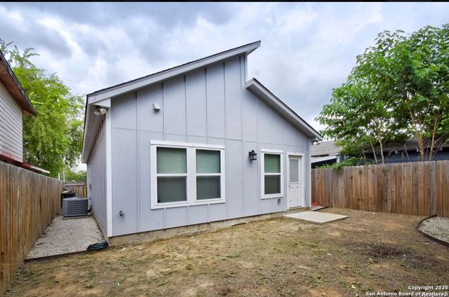 1303 Lombrano St, San Antonio, TX 78207