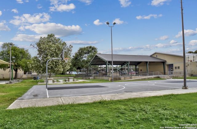 1303 Lombrano St, San Antonio, TX 78207