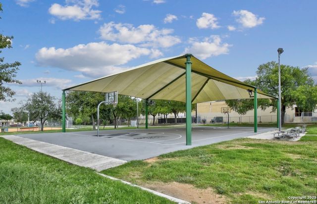 1303 Lombrano St, San Antonio, TX 78207