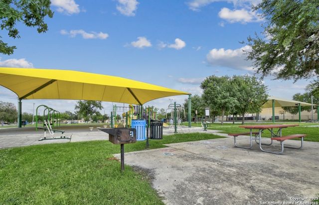 1303 Lombrano St, San Antonio, TX 78207