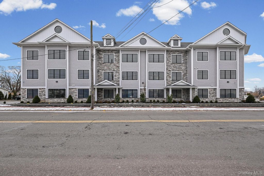 80 Division Street, Patchogue, NY 11772