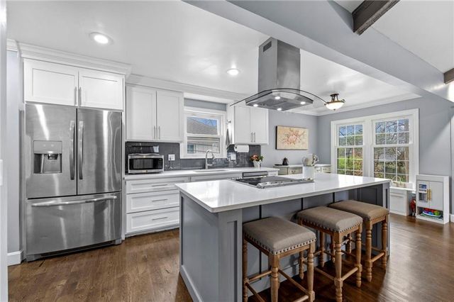 10014 Rosehill Road, Lenexa, KS 66215