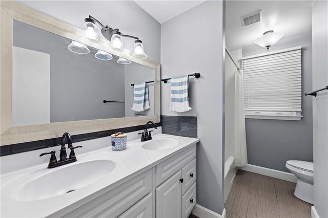 10014 Rosehill Road, Lenexa, KS 66215