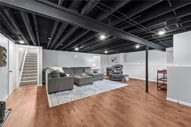 10014 Rosehill Road, Lenexa, KS 66215