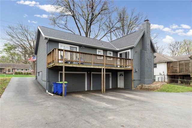 10014 Rosehill Road, Lenexa, KS 66215