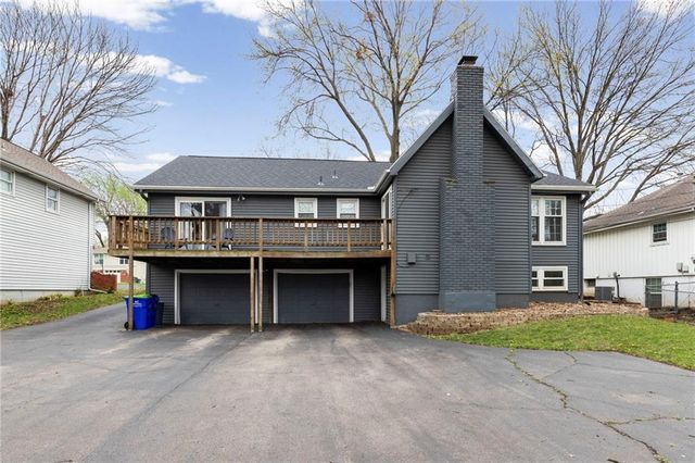10014 Rosehill Road, Lenexa, KS 66215