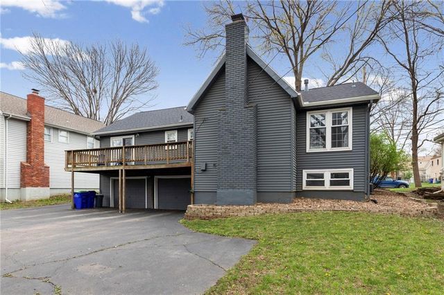 10014 Rosehill Road, Lenexa, KS 66215