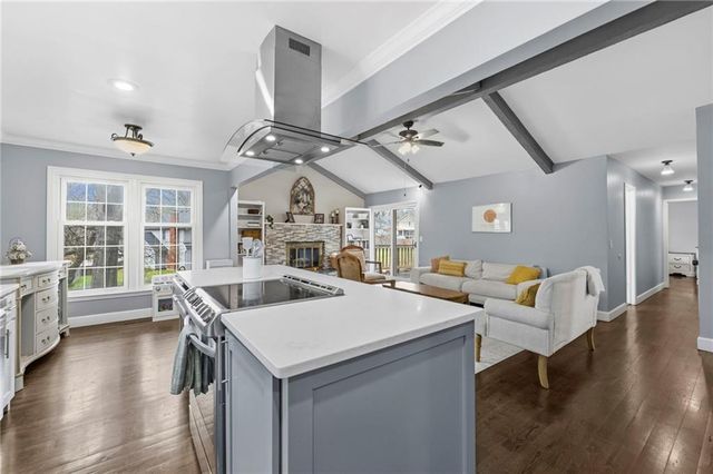 10014 Rosehill Road, Lenexa, KS 66215