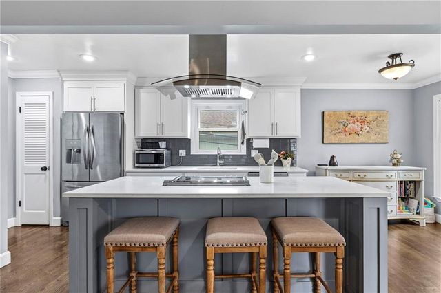 10014 Rosehill Road, Lenexa, KS 66215