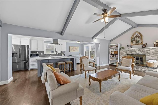 10014 Rosehill Road, Lenexa, KS 66215