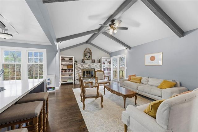 10014 Rosehill Road, Lenexa, KS 66215