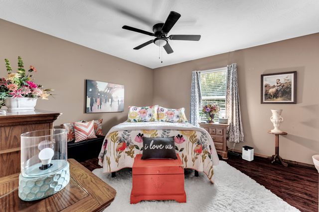 512 Rice Street, Clever, MO 65631