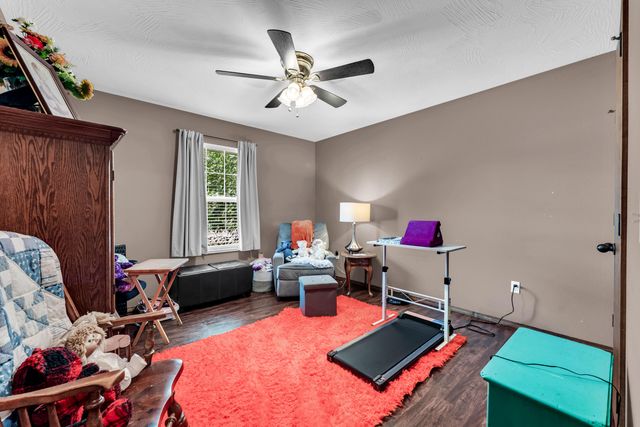 512 Rice Street, Clever, MO 65631