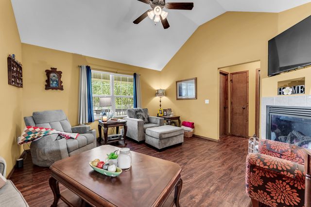 512 Rice Street, Clever, MO 65631