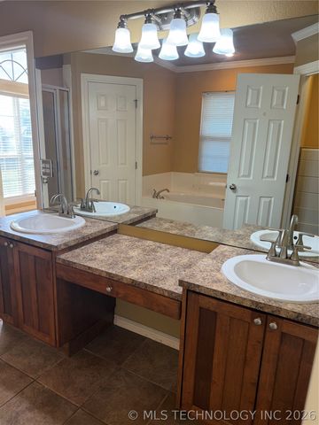 5202 Redbud Drive, Sand Springs, OK 74063