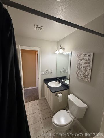 5202 Redbud Drive, Sand Springs, OK 74063