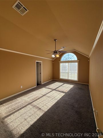 5202 Redbud Drive, Sand Springs, OK 74063