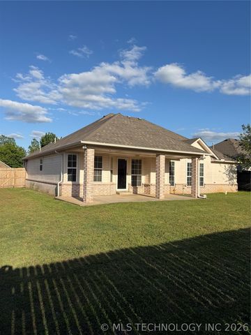 5202 Redbud Drive, Sand Springs, OK 74063