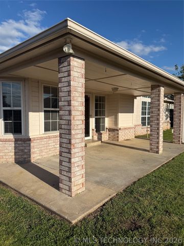 5202 Redbud Drive, Sand Springs, OK 74063