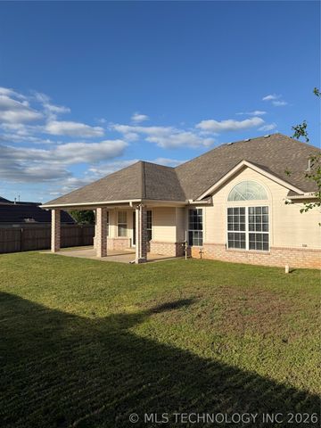 5202 Redbud Drive, Sand Springs, OK 74063