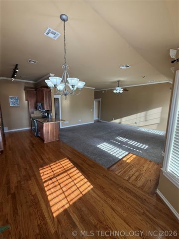 5202 Redbud Drive, Sand Springs, OK 74063
