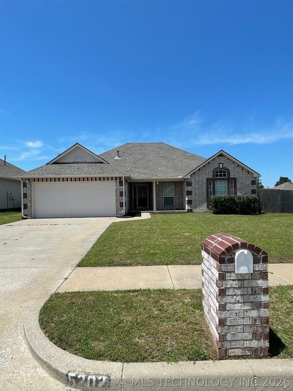 5202 Redbud Drive, Sand Springs, OK 74063