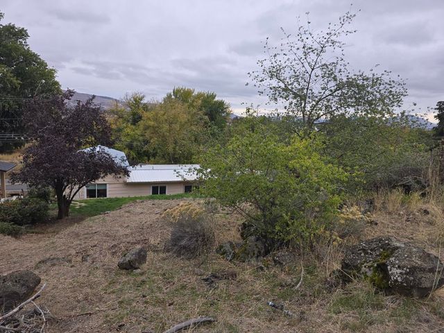 318 Riverside Drive, Klamath Falls, OR 97601