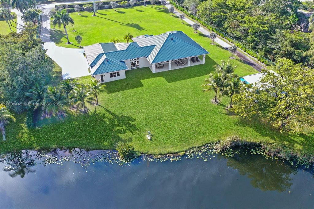 2400 SW 112th Ave, Davie, FL 33325