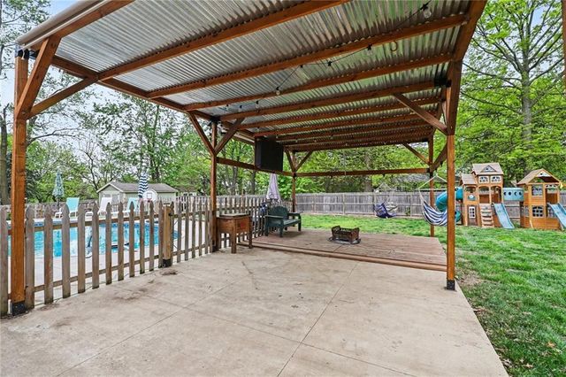 518 S Franklin Street, Raymore, MO 64083