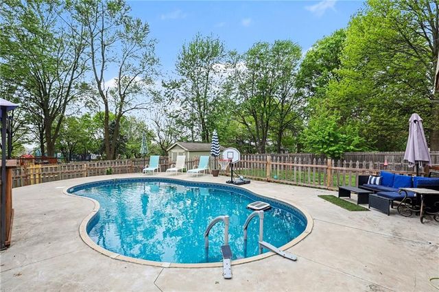 518 S Franklin Street, Raymore, MO 64083