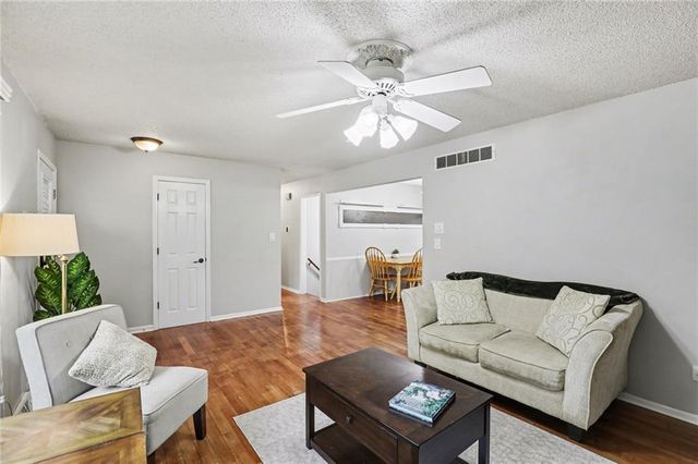 518 S Franklin Street, Raymore, MO 64083