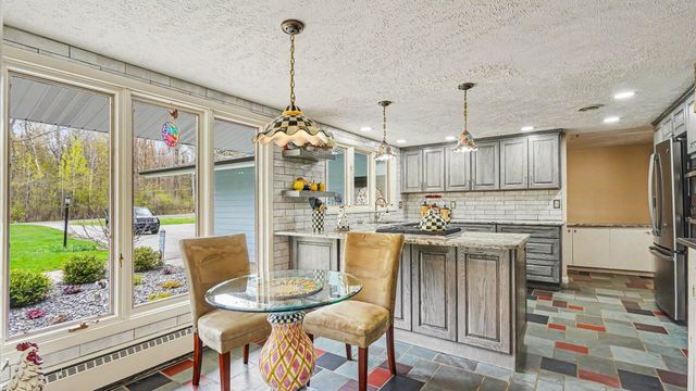 1607 E Putnam Drive, Midland, MI 48640
