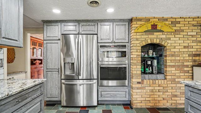 1607 E Putnam Drive, Midland, MI 48640