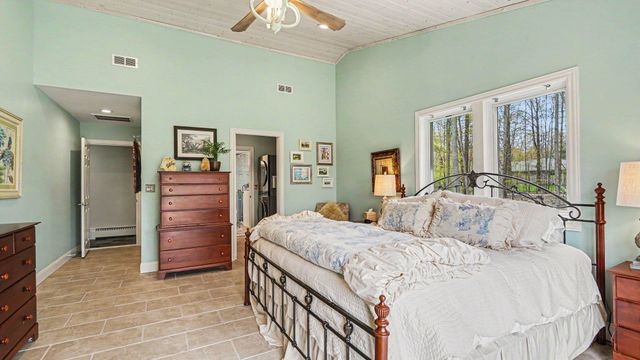 1607 E Putnam Drive, Midland, MI 48640