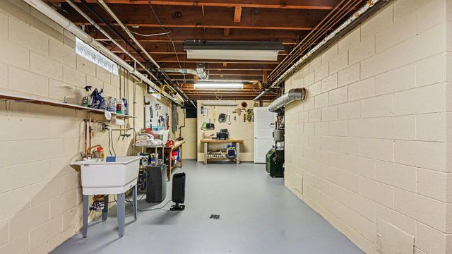 1607 E Putnam Drive, Midland, MI 48640