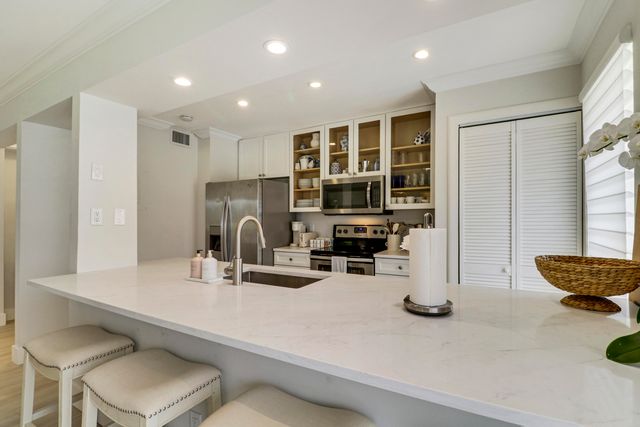 438 Brackenwood Lane S, Palm Beach Gardens, FL 33418