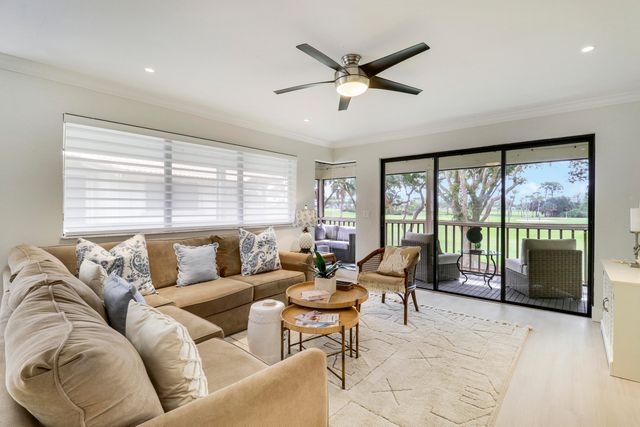 438 Brackenwood Lane S, Palm Beach Gardens, FL 33418