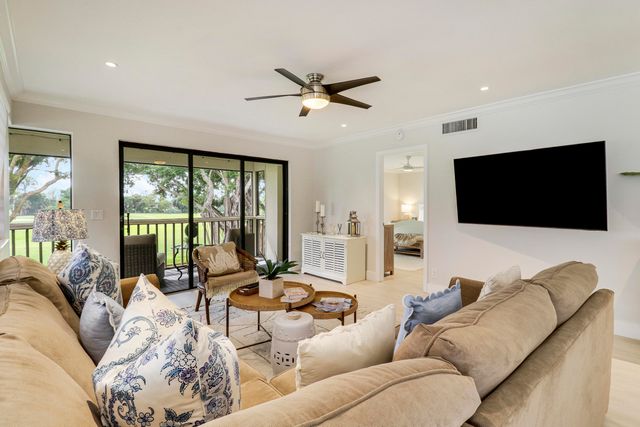 438 Brackenwood Lane S, Palm Beach Gardens, FL 33418