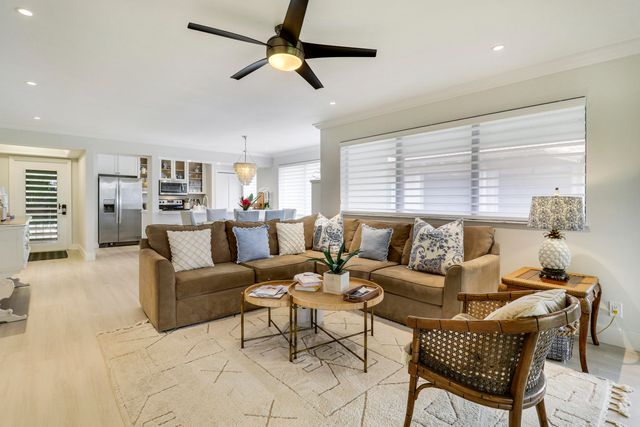 438 Brackenwood Lane S, Palm Beach Gardens, FL 33418