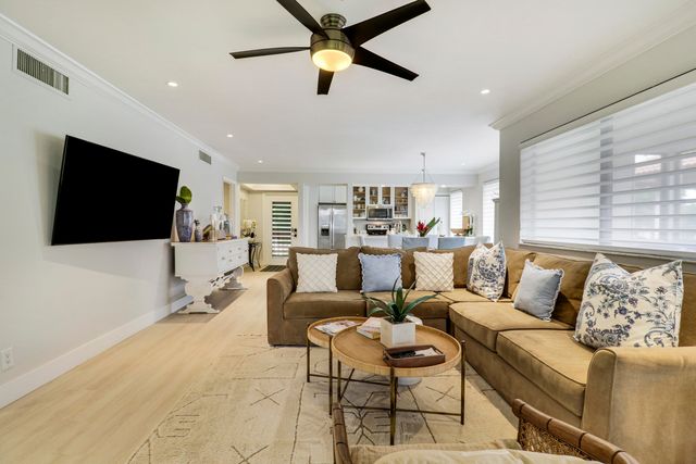 438 Brackenwood Lane S, Palm Beach Gardens, FL 33418