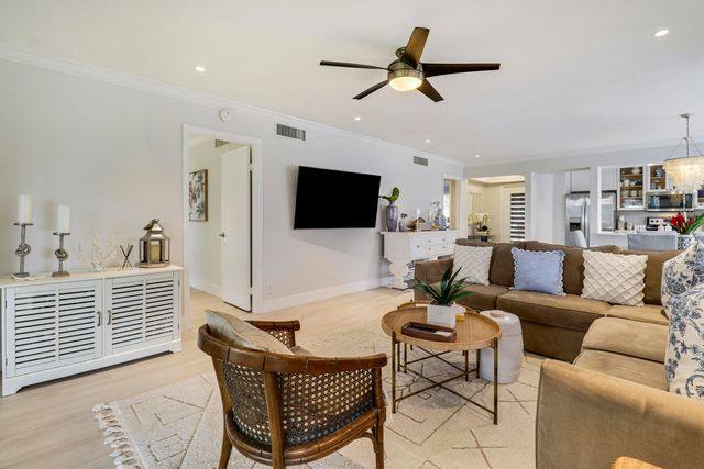 438 Brackenwood Lane S, Palm Beach Gardens, FL 33418