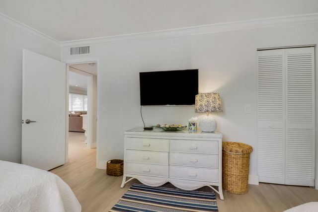 438 Brackenwood Lane S, Palm Beach Gardens, FL 33418