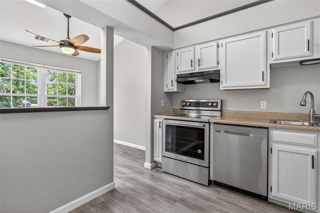 1034 Windstream Drive 14, St Peters, MO 63376