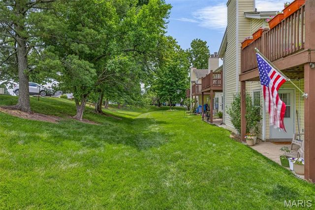 1034 Windstream Drive 14, St Peters, MO 63376