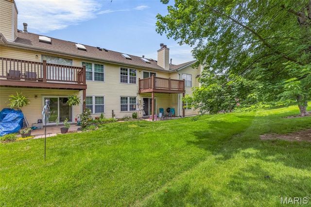 1034 Windstream Drive 14, St Peters, MO 63376