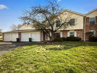 1034 Windstream Drive 14, St Peters, MO 63376