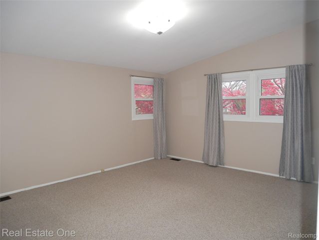 5082 Buckingham, Troy, MI 48098