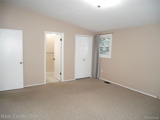 5082 Buckingham, Troy, MI 48098